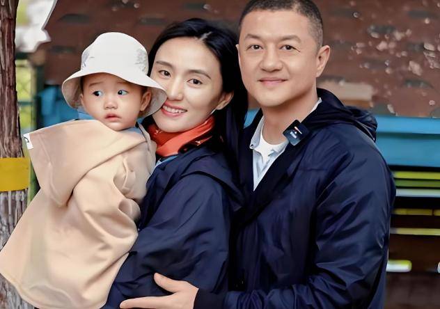 李亚鹏妻子自曝没钱 从大平层换小房：一家人在一起就好