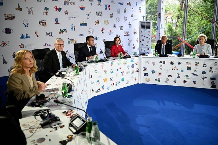 意大利女总理梅洛尼与马克龙又吵起来了，此前曾对他“翻白眼”，送去“死亡凝视”