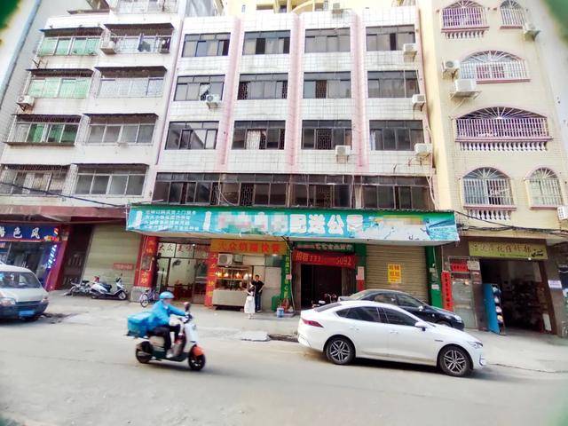 “小官巨贪校长”<strong></p>
<p>油塔虚拟币</strong>，让乡镇初中生吃不饱