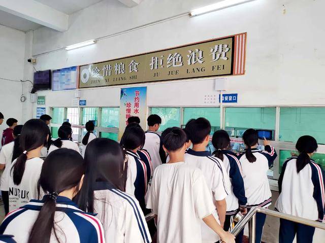 “小官巨贪校长”<strong></p>
<p>油塔虚拟币</strong>，让乡镇初中生吃不饱