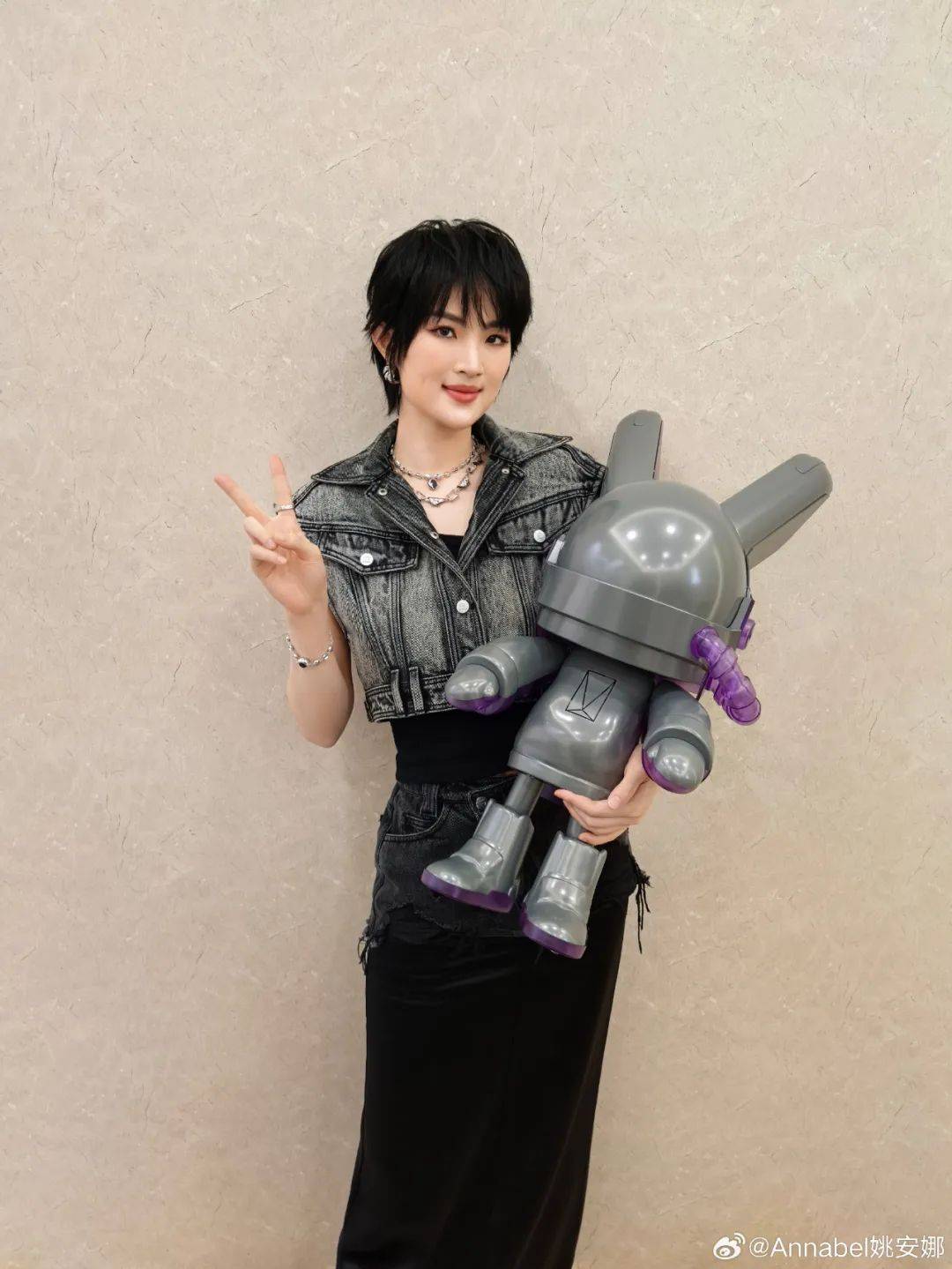 姚安娜被问到哈佛大学拒收国际生<strong></p>
<p>wt虚拟币</strong>，微笑回应“还好毕业了”，此前曾以满分成绩考入哈佛大学