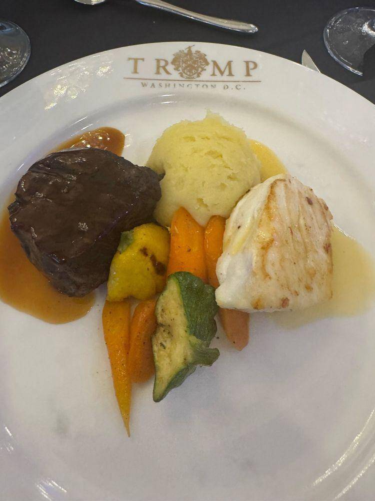 外媒：特朗普豪华晚宴被宾客吐槽<strong></p>
<p>wt虚拟币</strong>，食物比廉航飞机餐还糟糕，演讲空洞匆匆离场