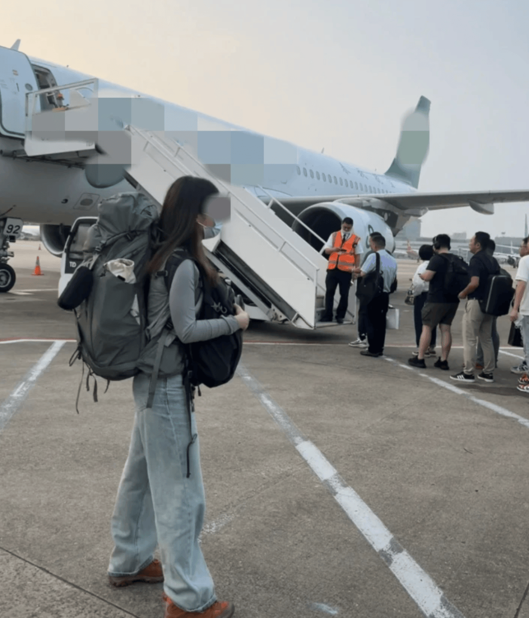 “坐飞机发现旁边放着冷链海鲜”<strong></p>
<p>虚拟币账款</strong>,航空公司兼职送货给出差人整破防了