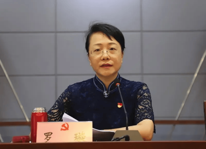 严重违反政治纪律、组织纪律、廉洁纪律、工作纪律和生活纪律的罗璇，非法收受他人巨额财物