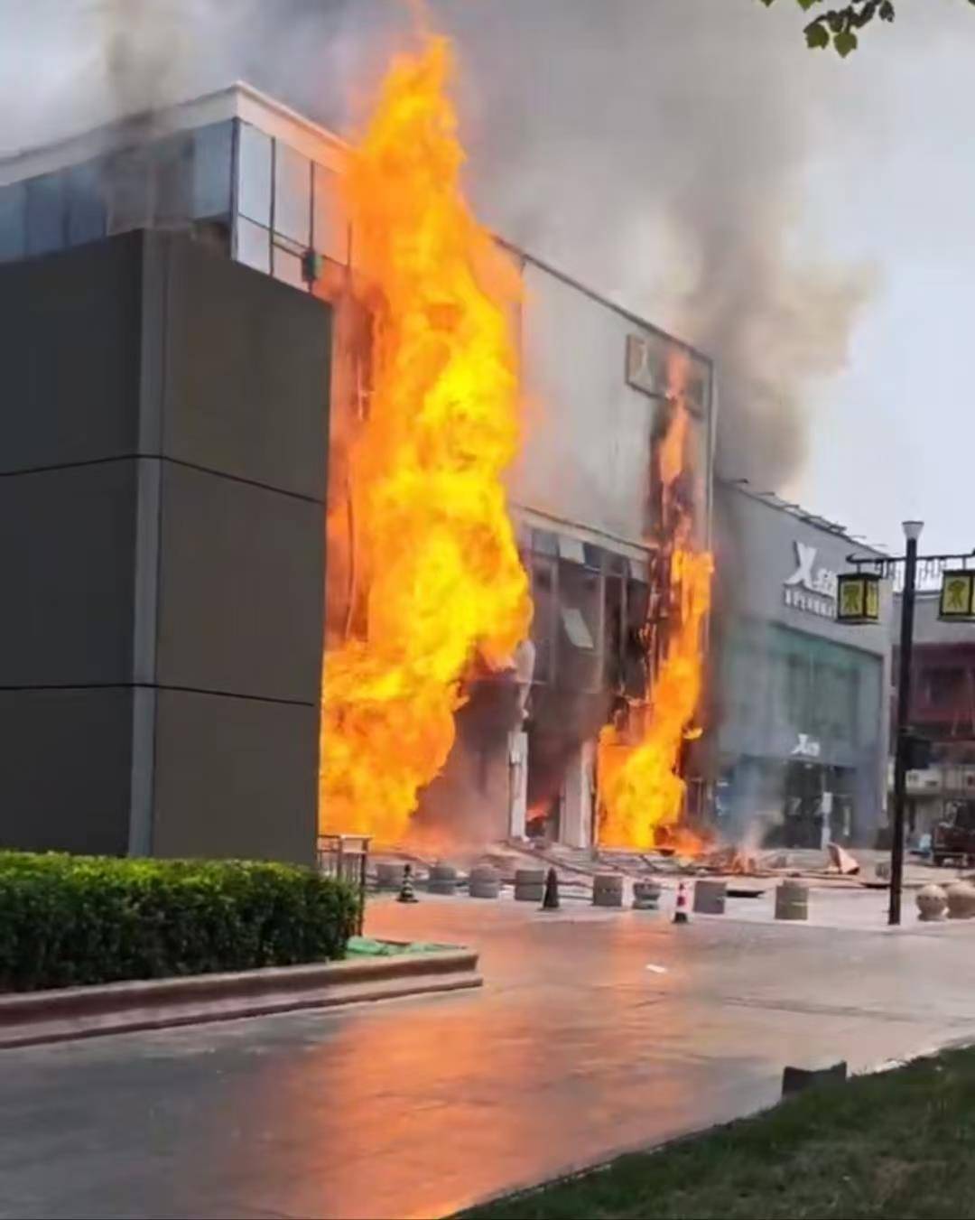 济南一商业街店铺起火致1人失联5人受伤，省市区已启动应急处置机制