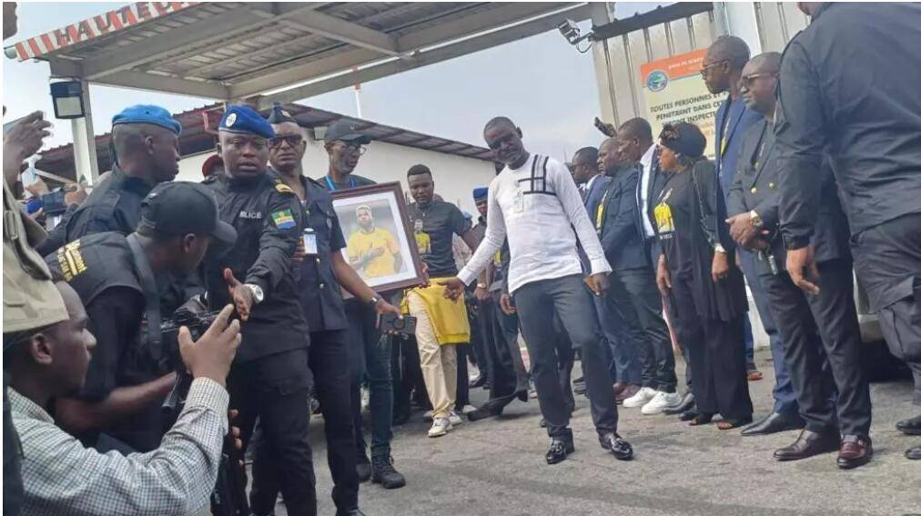 布彭扎遗体已返回加蓬 今明两天将举行国葬仪式(图)