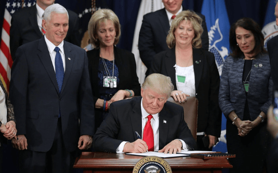 想不到美国也有今天？特朗普终于开始怕了<strong></p>
<p>拉升虚拟币</strong>，3路人马抵京“求和”