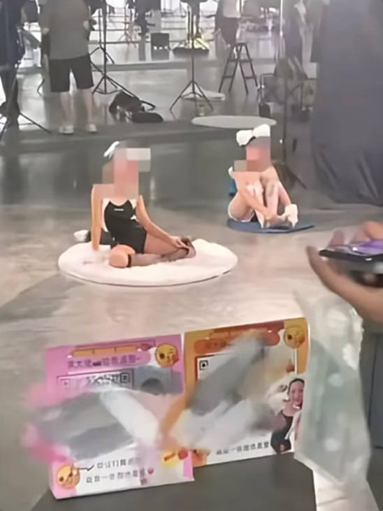 广东中山一漫展出现衣着暴露女童拍照直播，被工作人员发现后叫停，当地多方回应