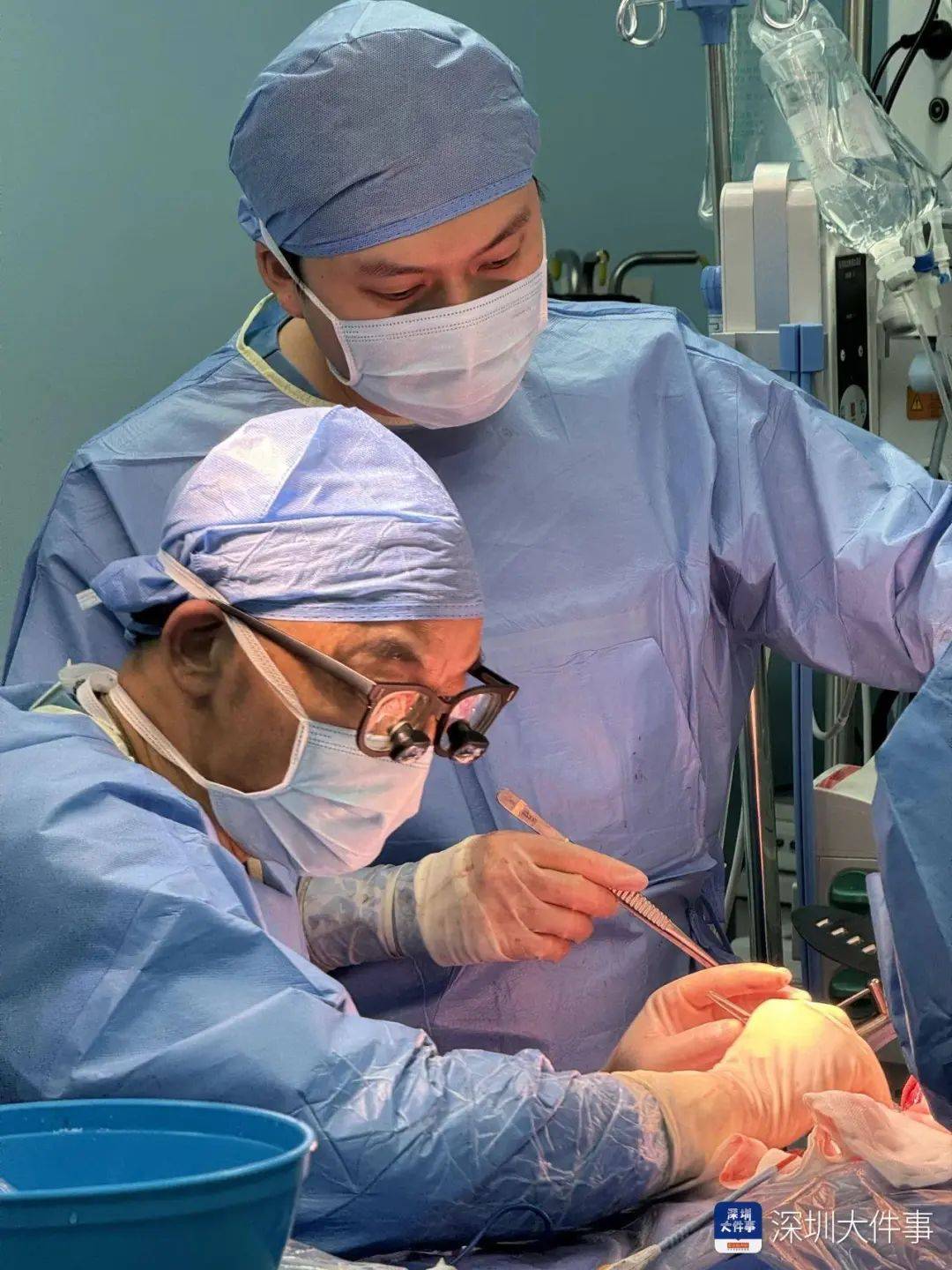 店员试衣间里一句警告<strong></p>
<p>op虚拟币</strong>,竟救了17岁少女!一家人火速赶到深圳