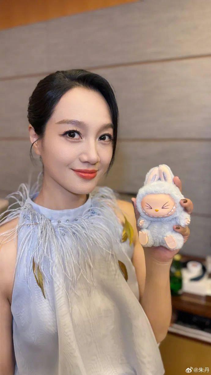 知名主持人朱丹<strong></p>
<p>虚拟榴莲币</strong>，发长文道歉