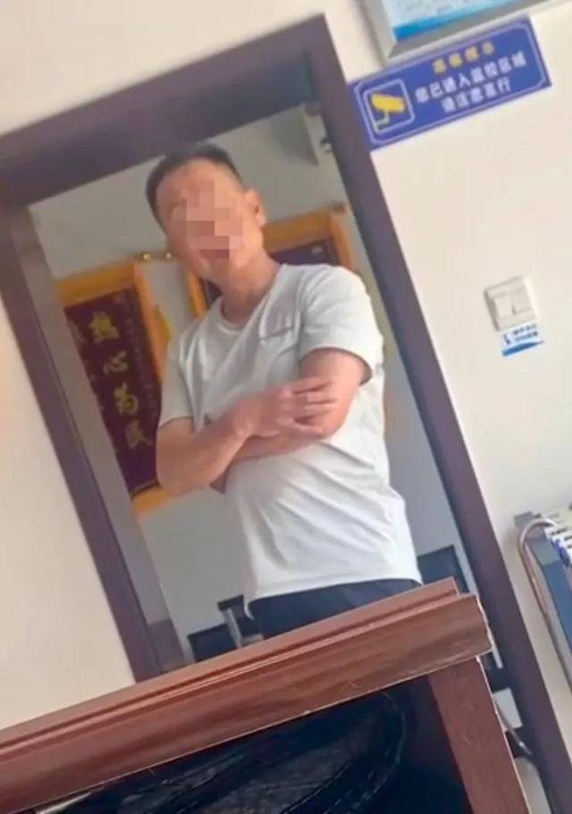 河南一家长称去教育局反映情况被怼<strong></p>
<p>虚拟榴莲币</strong>,该局回应:态度存在问题,纪检部门已介入