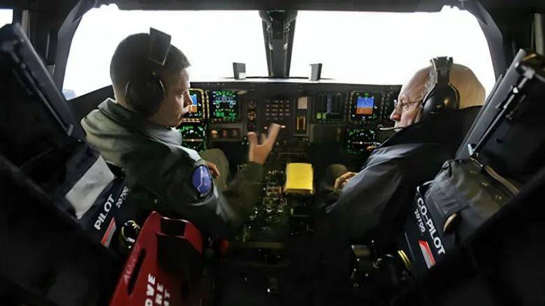 空袭伊朗的B-2座舱高清曝光<strong></p>
<p>虚拟币存量</strong>，有冰箱微波炉小零食，还能平躺睡觉