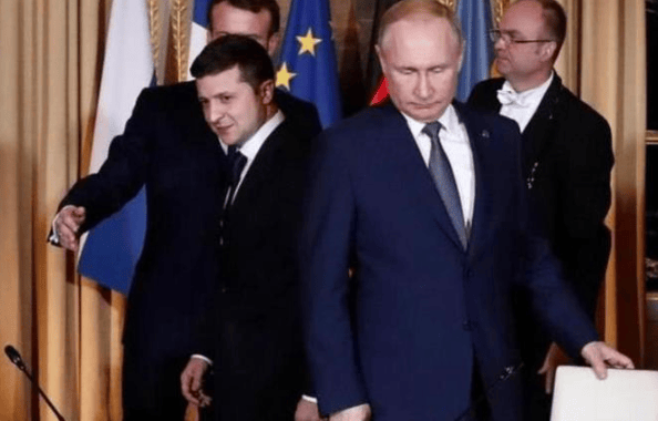 重磅！又是美国优先，美国暂停对乌军援，怕搬起石头砸自己的脚？