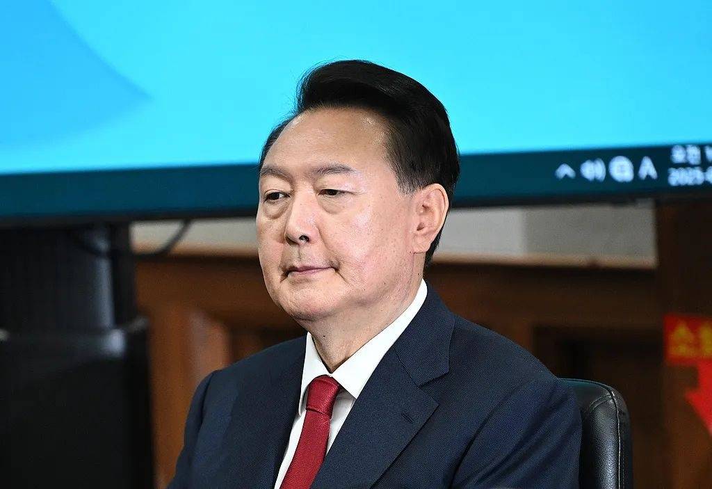 尹锡悦被拘首日菜单曝光<strong></p>
<p>虚拟币bf</strong>，有蒸土豆辣白菜，牢房内部条件：没床没空调，只能打地铺