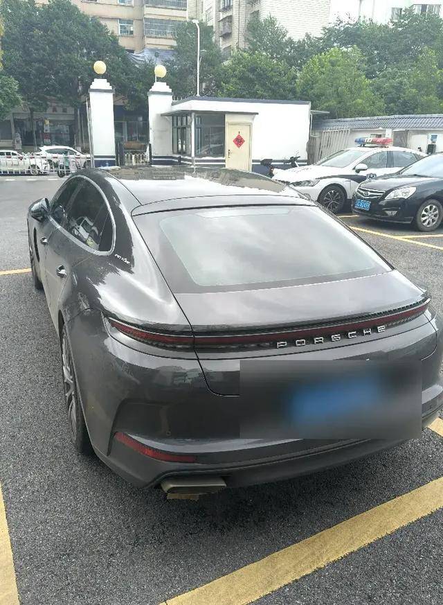 离奇<strong></p>
<p>各大虚拟币</strong>!昆明一辆140万的保时捷在停车场凭空消失