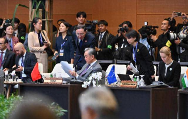 面对菲海警的驱逐<strong></p>
<p>微派虚拟币</strong>,中国侦察船不语,舰载机起飞,直接4个字定性