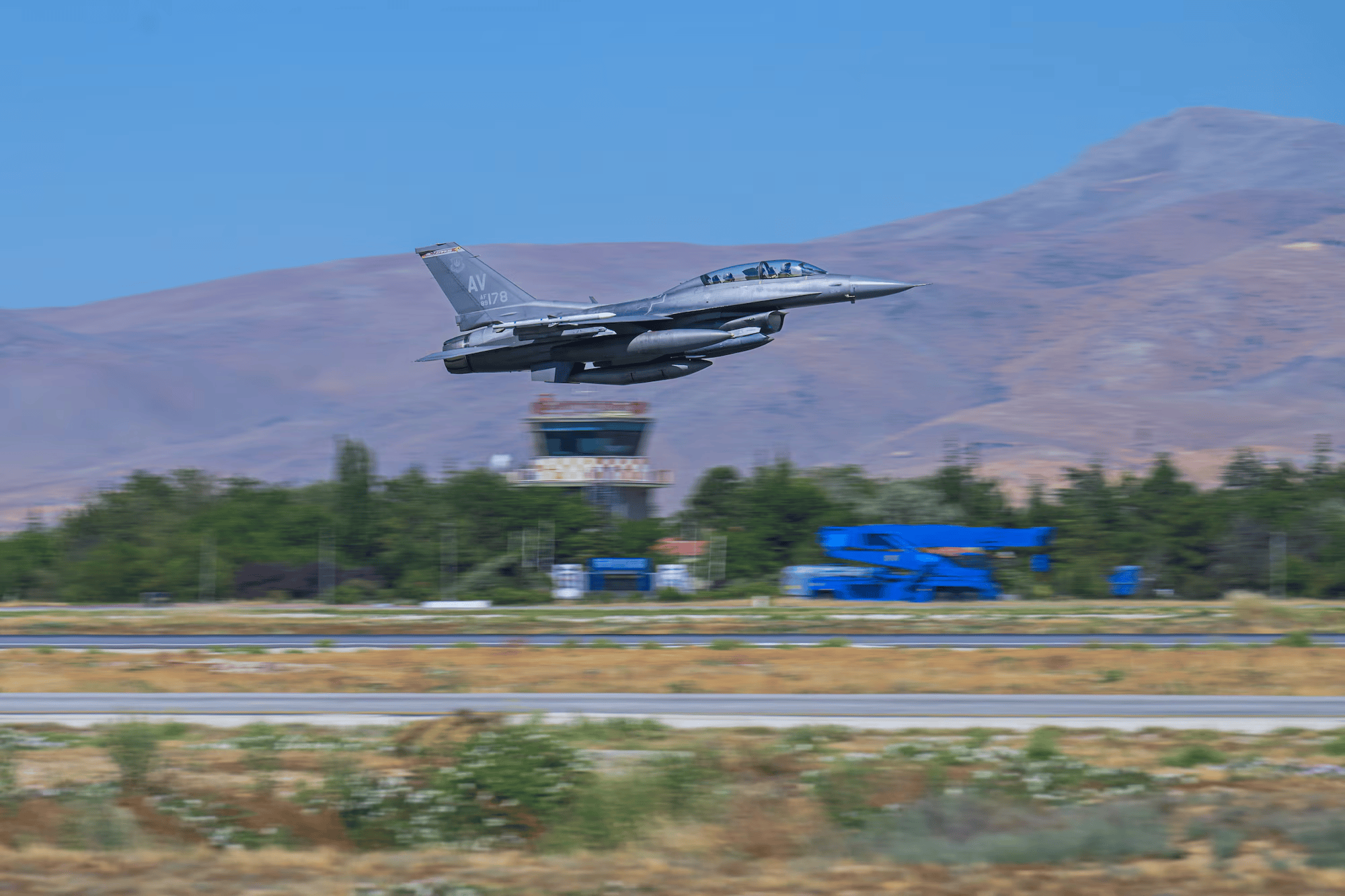 乌军F-16从北约基地出击<strong></p>
<p>跨国虚拟币</strong>,踏破俄罗斯红线:俄朝联军将登陆敖德萨