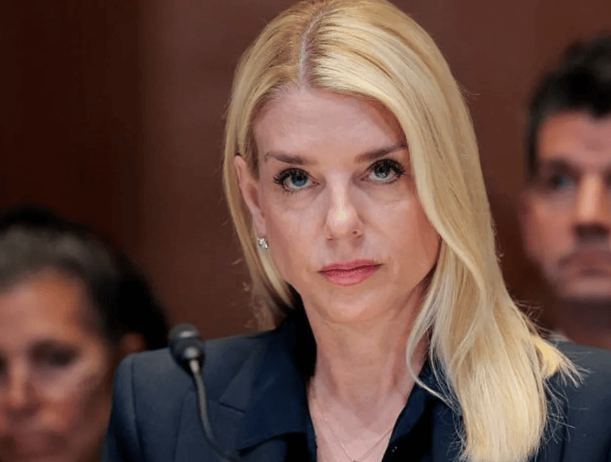 继马斯克后<strong></p>
<p>跨国虚拟币</strong>，美众议长也罕见唱反调！一桩6年前的旧案，为何让特朗普阵营陷入危机？