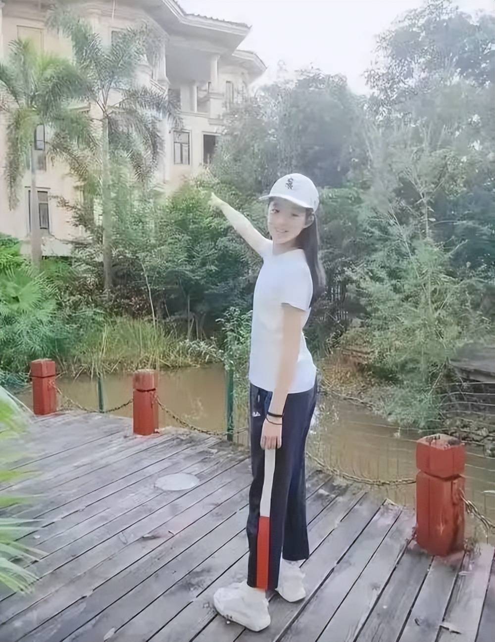 黄杨钿甜父母回应网络争议:“天价耳环”实际100多元<strong></p>
<p>跨国虚拟币</strong>,别墅不是自家的,只是路过拍照