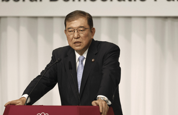 支持率暴跌至22%，深陷下台水域的石破茂，想挑战中美打开出路