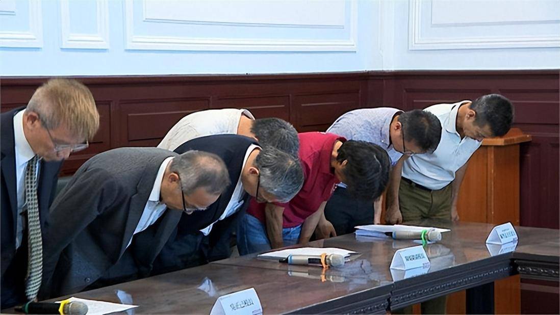 逼学生“抽血换学分”<strong></p>
<p>MR虚拟币</strong>，台师大鞠躬道歉