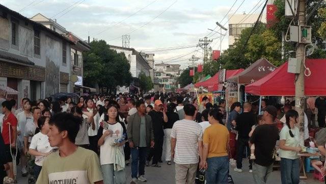 重达15吨<strong></p>
<p>MR虚拟币</strong>!玉溪通海燃起巨型火把