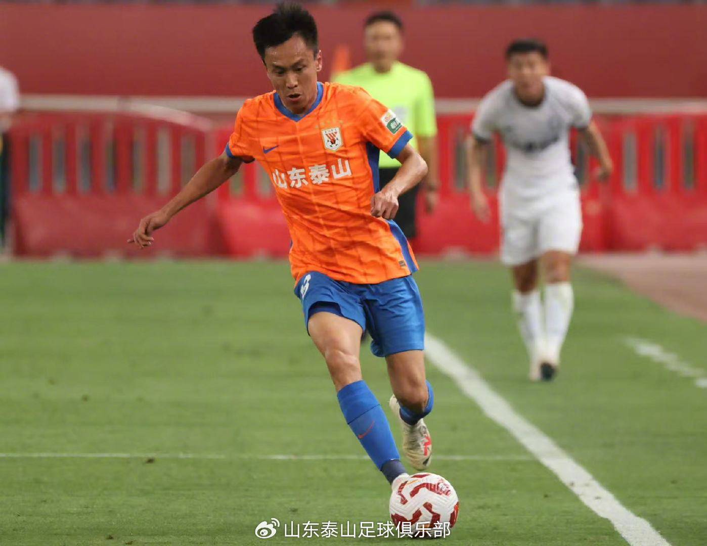 调整开始！泰山官宣4人租借离队 夏窗期间已有7人告别