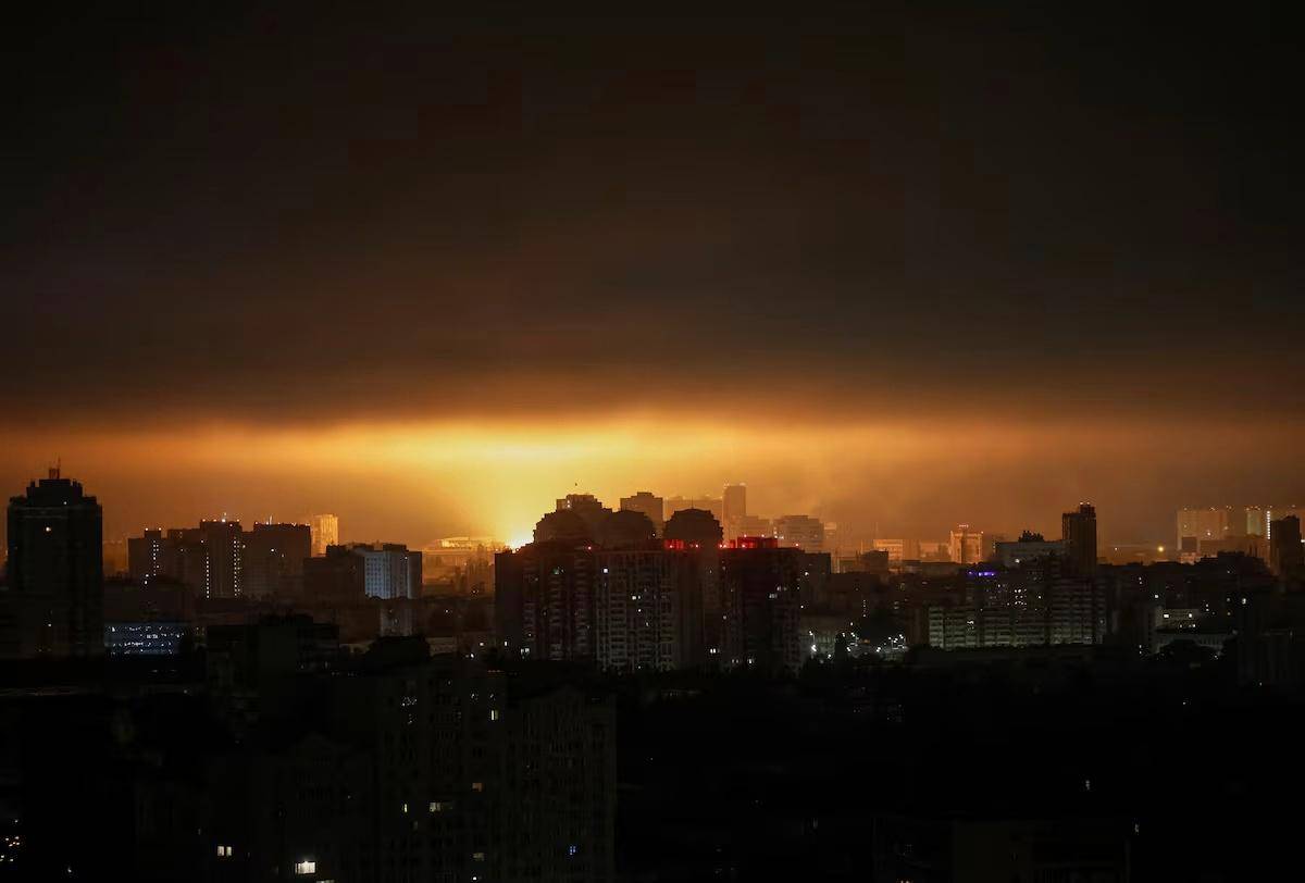 这一夜又创造历史<strong></p>
<p>商家虚拟币</strong>,乌克兰被炸出“小太阳”:俄军苏-35终于开炸