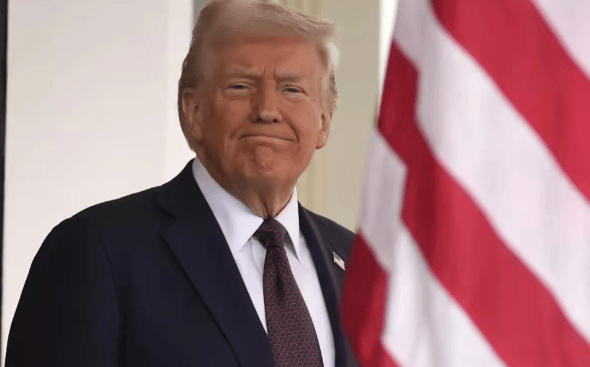 大陆预言成真，赖清德“过境”美国，人还没出发，特朗普就不装了