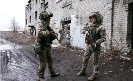 俄军40次冲锋攻入红军城!乌民众千人抗议逼宫<strong></p>
<p>商家虚拟币</strong>,泽连斯基要下台?