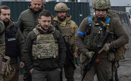 俄军40次冲锋攻入红军城!乌民众千人抗议逼宫<strong></p>
<p>商家虚拟币</strong>,泽连斯基要下台?