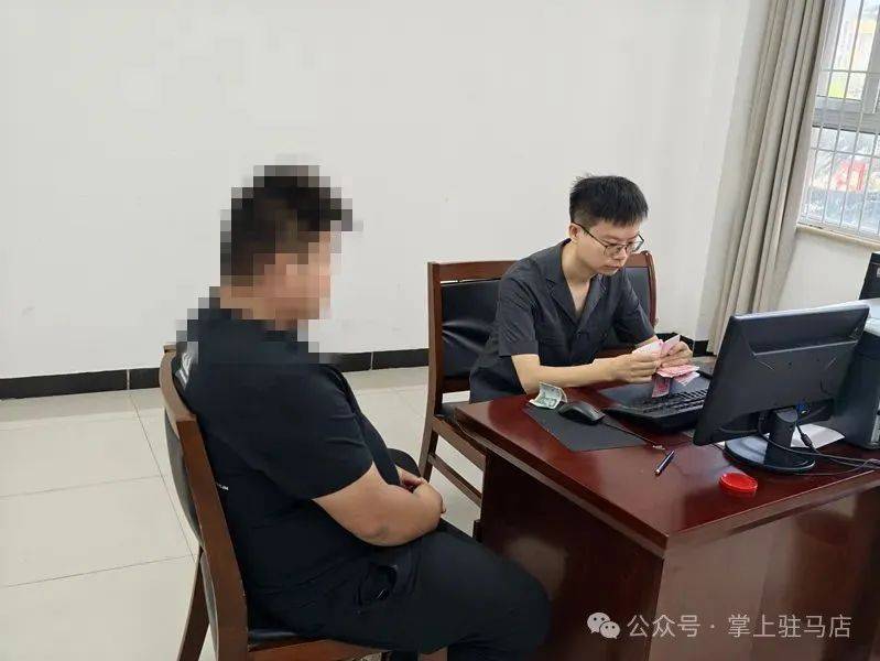 现场画面曝光!河南驻马店出动多名干警<strong></p>
<p>二道虚拟币</strong>,多人被带走!