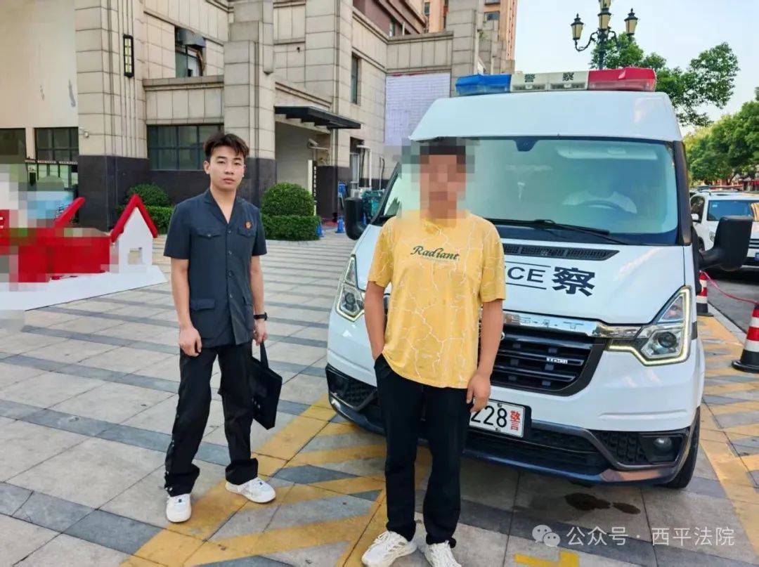 现场画面曝光!河南驻马店出动多名干警<strong></p>
<p>二道虚拟币</strong>,多人被带走!