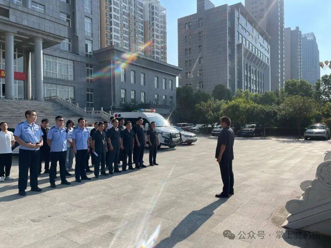 现场画面曝光!河南驻马店出动多名干警<strong></p>
<p>二道虚拟币</strong>,多人被带走!