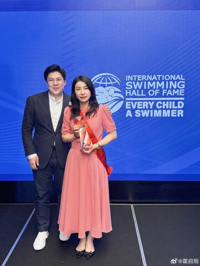 霍启刚专程飞新加坡<strong></p>
<p>求购虚拟币</strong>,见证郭晶晶入选国际游泳名人堂,二人结婚13年,育有一子两女