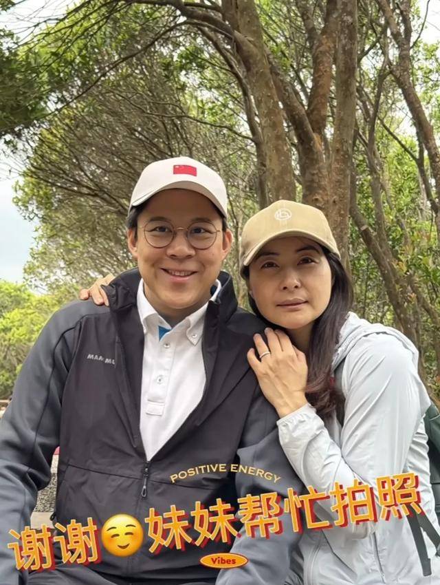 霍启刚专程飞新加坡<strong></p>
<p>求购虚拟币</strong>,见证郭晶晶入选国际游泳名人堂,二人结婚13年,育有一子两女