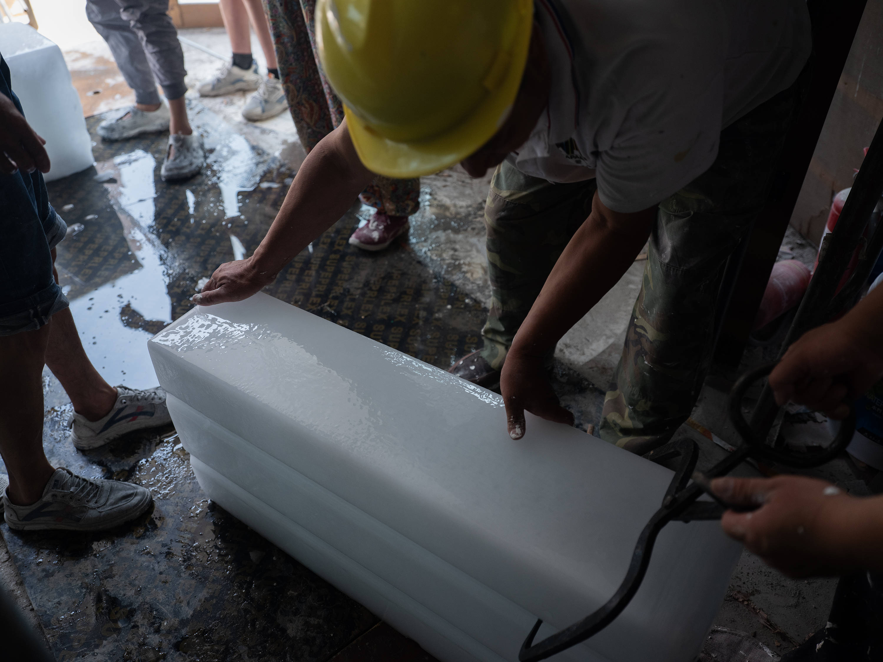 建筑工地申请不到6块冰 59岁工人中暑失业