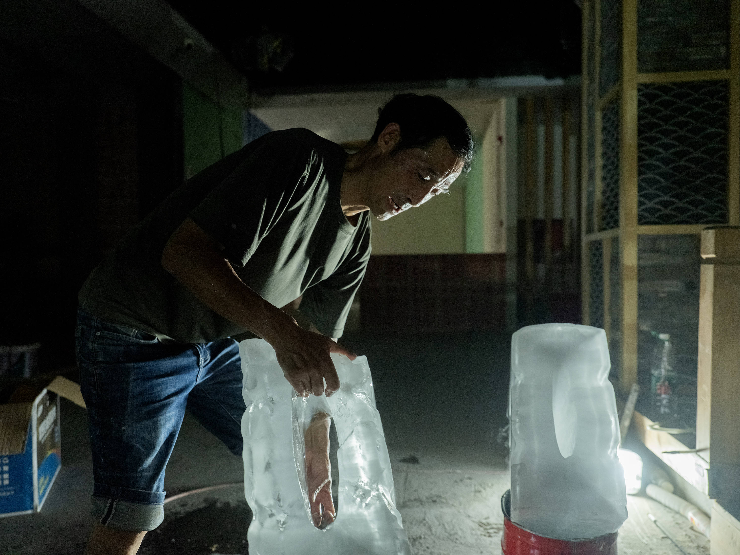 建筑工地申请不到6块冰 59岁工人中暑失业