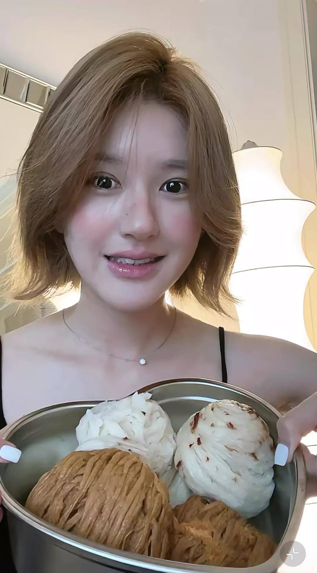 怒撕经纪公司后赵露思开启直播<strong></p>
<p>ba虚拟币</strong>，同款花卷、包包都卖爆