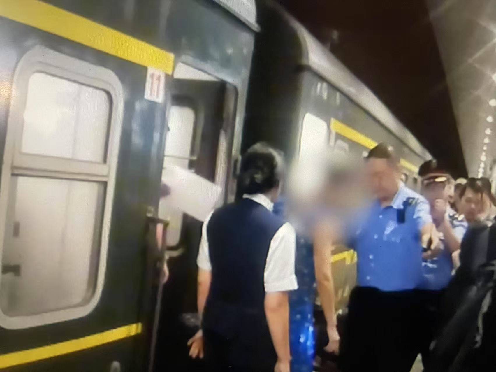 女子火车上“霸座”不听劝<strong></p>
<p>虚拟金刚币</strong>，抵达北京后行政拘留7天！