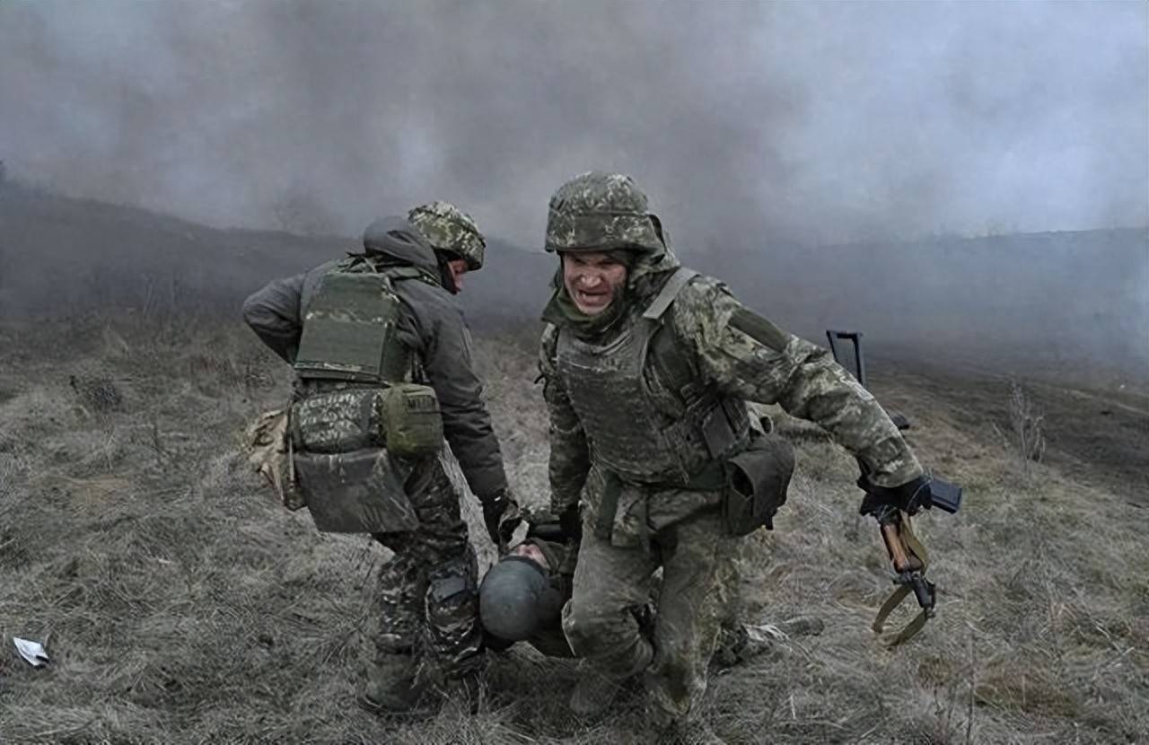 决战打响<strong></p>
<p>虚拟金刚币</strong>,乌克兰被爆逃兵40万,泽连斯基豪赌失败,大结局来了?