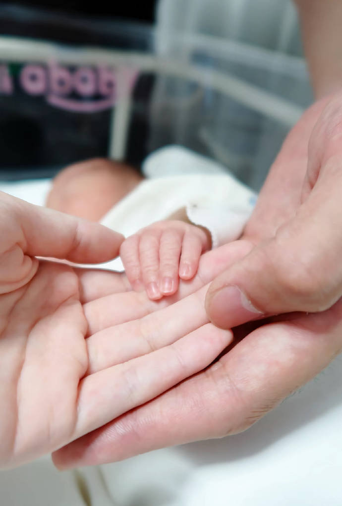 恭喜<strong></p>
<p>虚拟币案</strong>!邹阳晒照升级当爸爸 妻子是前央视主持人