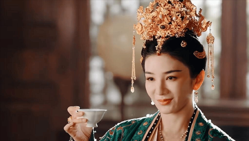 考古|黄奕为护女怒怼网友<strong></p>
<p>机刷虚拟币</strong>，曾被霍思燕点名炮轰，近年靠综艺翻红的童年女神再引争议？