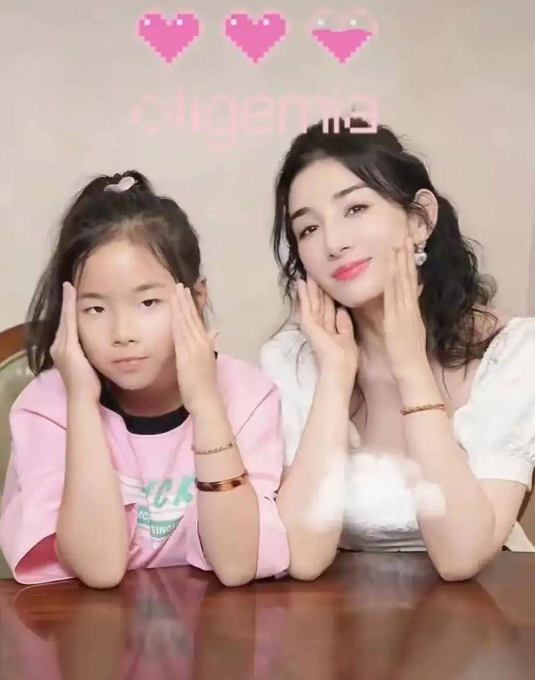 考古|黄奕为护女怒怼网友<strong></p>
<p>机刷虚拟币</strong>，曾被霍思燕点名炮轰，近年靠综艺翻红的童年女神再引争议？