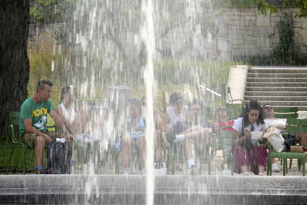 法国正经历“文化战争”：空调是极右翼的东西吗？