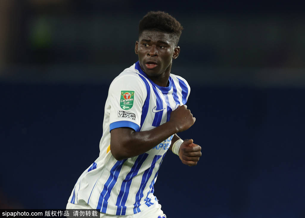 曼联新星崛起：巴莱巴与红魔达成5年协议，转会背后隐藏着怎样的故事？