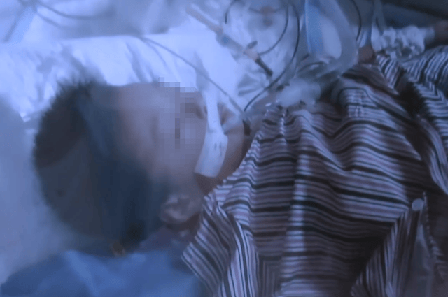 卧室门打不开<strong></p>
<p>机刷虚拟币</strong>，爸爸接了通电话，撬门后发现4岁半儿子从22楼坠落，蜷缩在一楼绿化带……