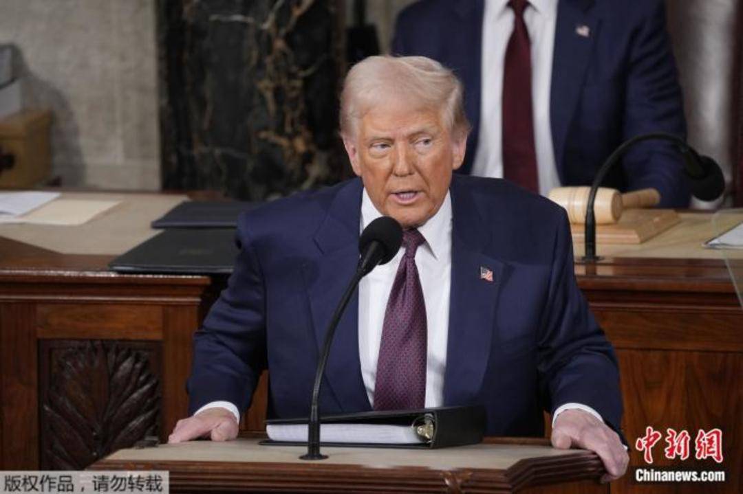 特朗普告诉泽连斯基:放弃克里米亚<strong></p>
<p>员工虚拟币</strong>,永远不得加入北约