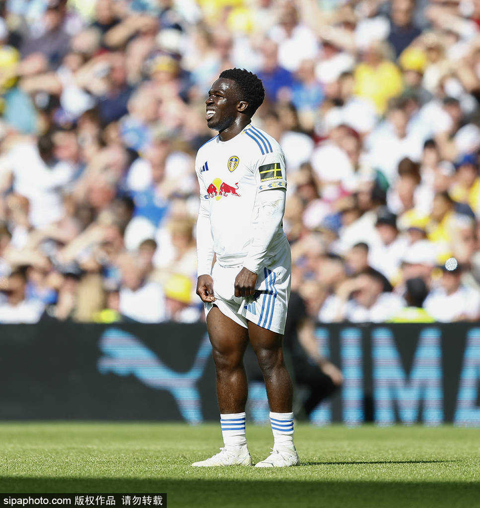 新援闪耀圣西罗<strong></p>
<p>员工虚拟币</strong>，米兰2-0战胜巴里：技术与战术的完美结合