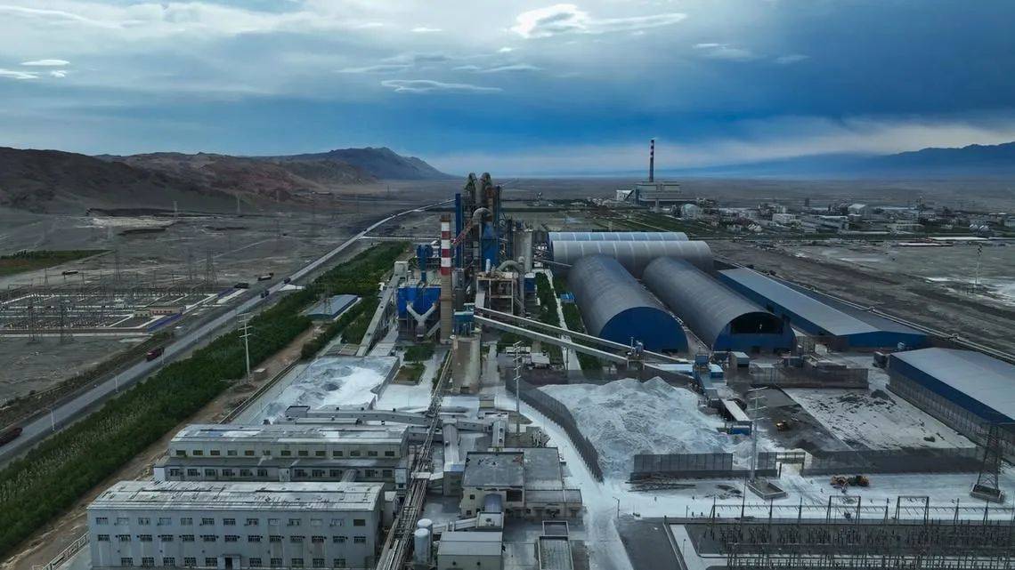 普京乘兴而归<strong></p>
<p>员工虚拟币</strong>,专机还没回到本土,平地响起一声惊雷,俄军工厂又被炸成废墟,140人伤亡